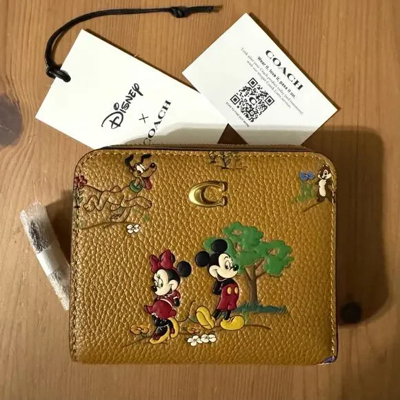 🐭Disney X Coach Essential Billfold Wallet With Mickey Mouse And Friends - Picture 4 of 11